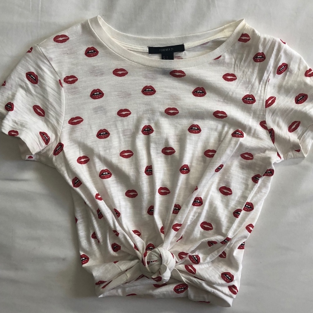 Forever 21 red lip print top size small